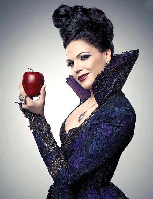 Blancanieves y otros personajes en el mundo real Regina-apple